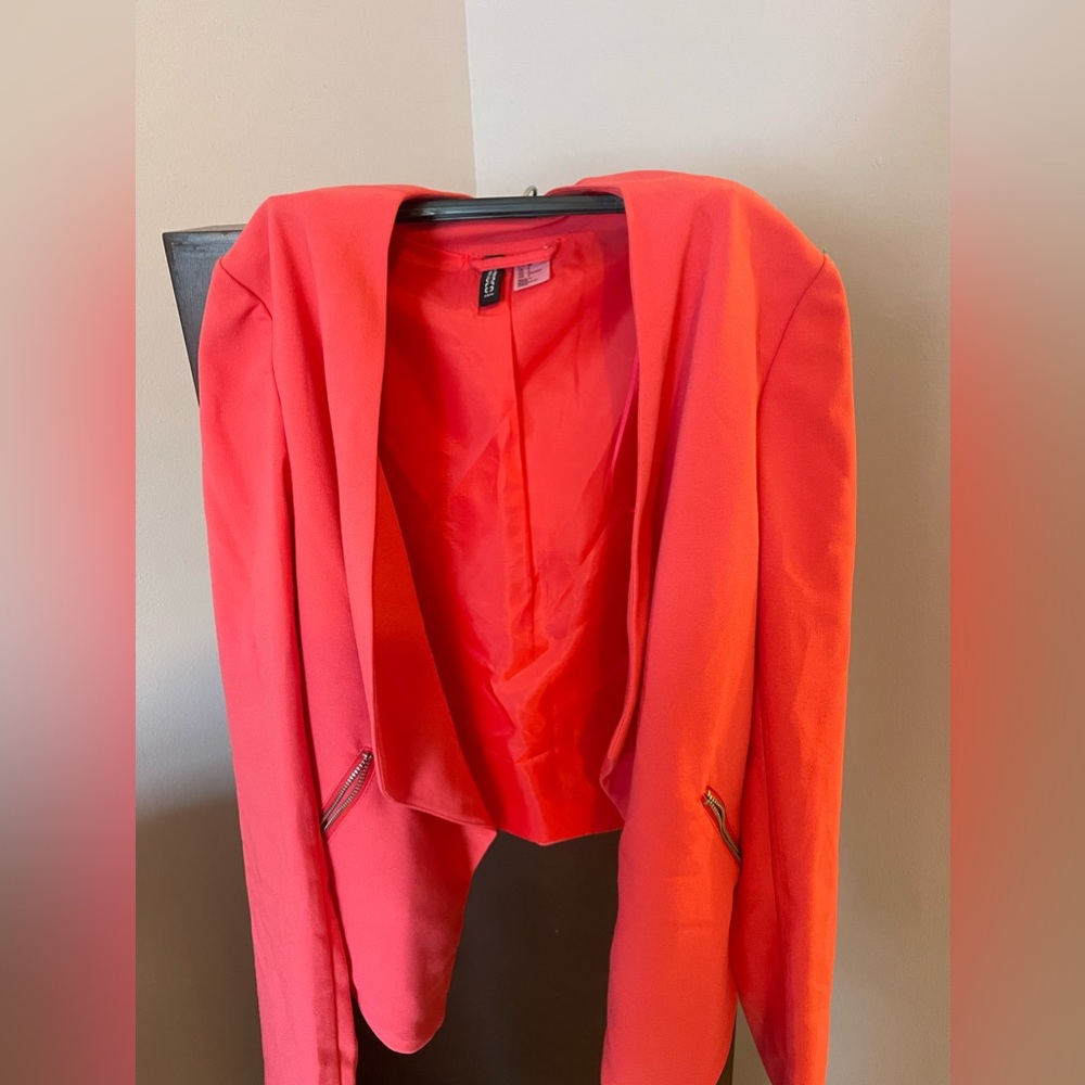 H&m divided flyaway short blazer
